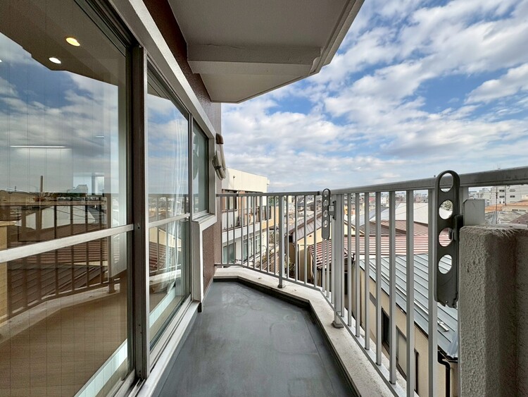 バルコニー 暮らしの中で、光と風を演出してくれるバルコニー。