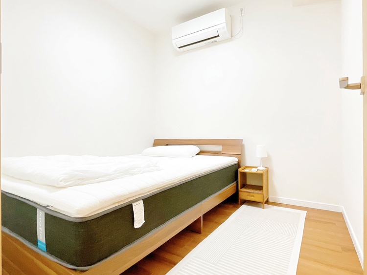 寝室 ベッドも十分に設置するスペースがあります。