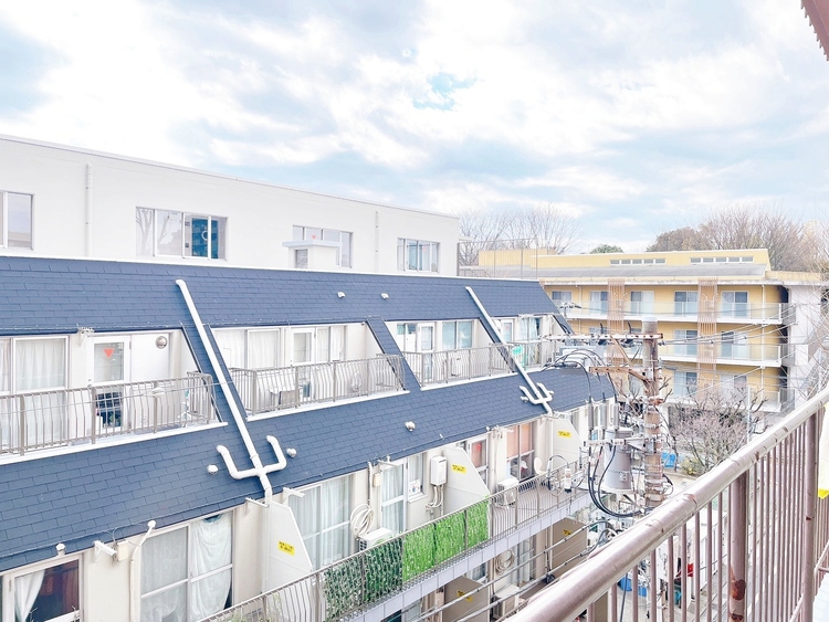 玄関 頬をなでる、優しい風を感じることが出来ます。