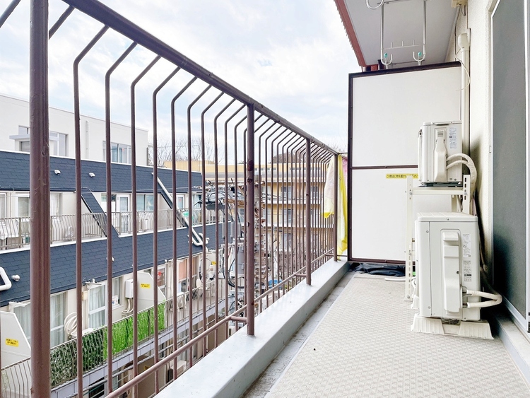 バルコニー 暮らしの中で、光と風を演出してくれるバルコニー。