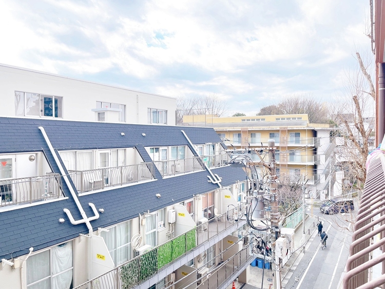 バルコニー 窓を開けると広がる青空。心をリフレッシュして日々を過ごしていきましょう。