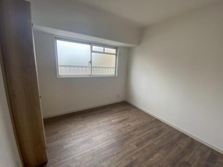 内装 シンプルで温かみのあるデザインで、ゆったりと過ごせます。