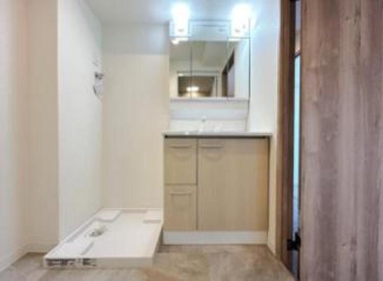 洗面 使い勝手の良い洗面台で、朝の準備もスムーズにこなせます。