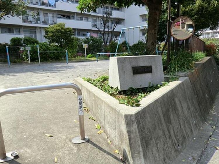 周辺 下田町公園　230ｍ