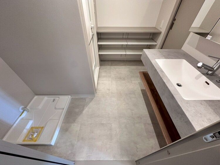 その他 十分な広さの脱衣所。