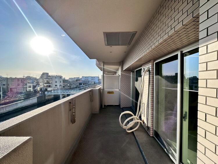 その他 朝の澄んだ空気や、夕方に吹く清々しい風を感じられるバルコニー。