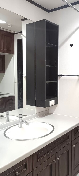 その他 清潔感を感じられる洗面化粧台。