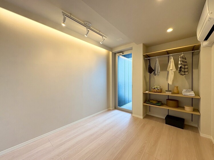 その他 清かで艶やかな時間をもたらしてくれる室内です。