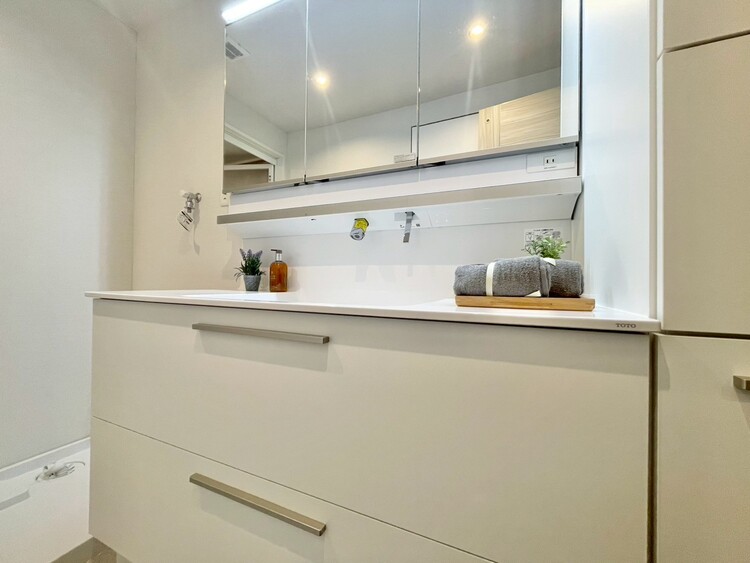 その他 清潔感を感じられる洗面化粧台。