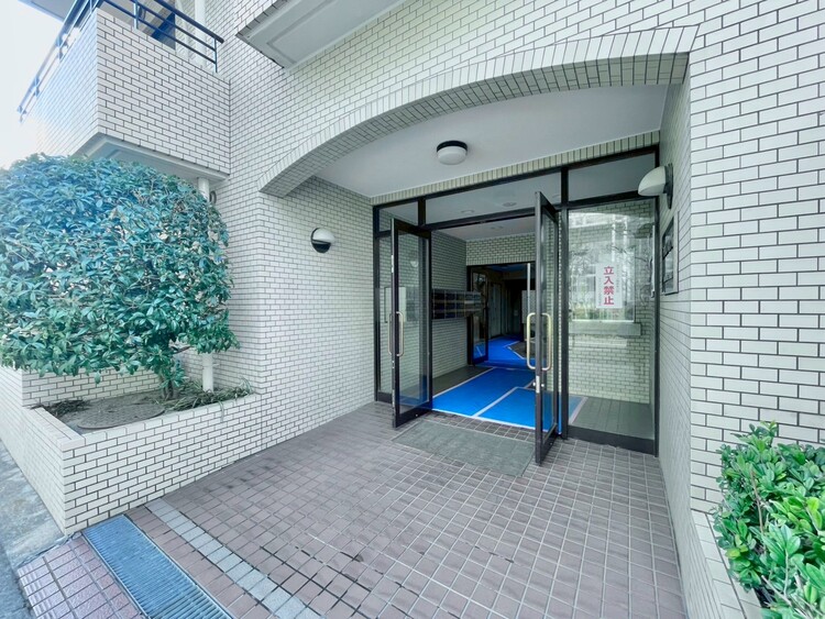 その他 上質感漂う玄関アプローチです。