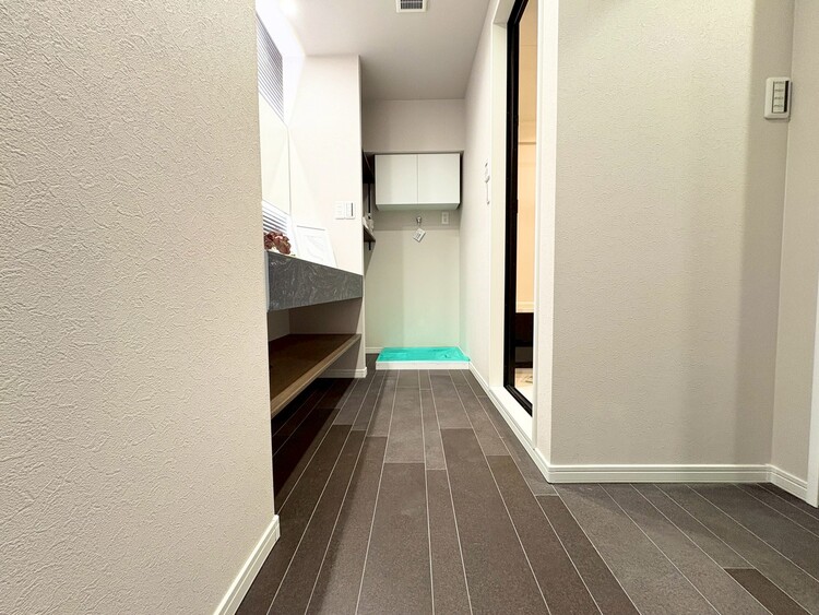 その他 十分な広さの脱衣所。