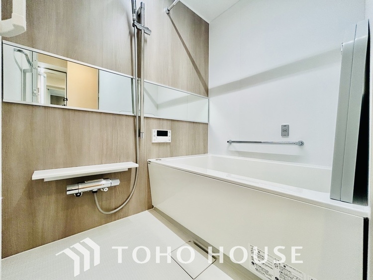 風呂 一日の疲れを癒すバスルームは、心地よいリラックスを叶える清潔感溢れる空間