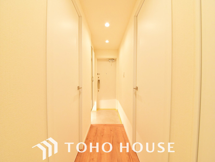 玄関 飾り過ぎないシンプルな内装の玄関