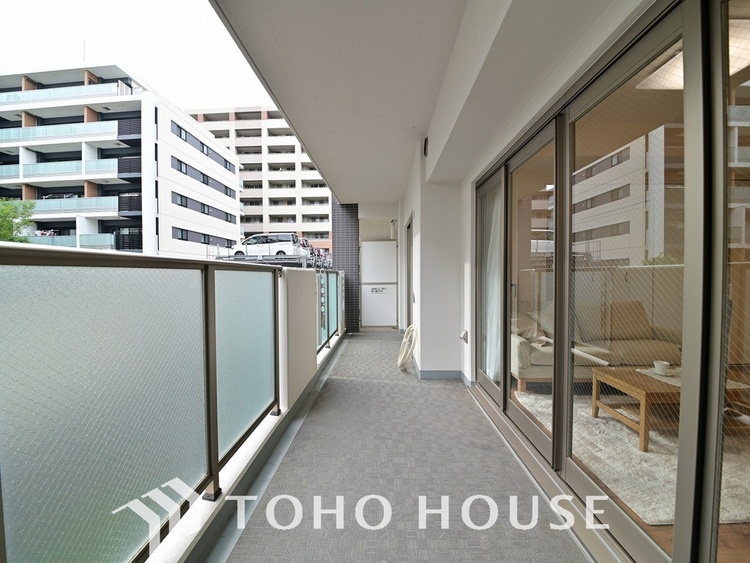 バルコニー 陽当たり良好なバルコニー