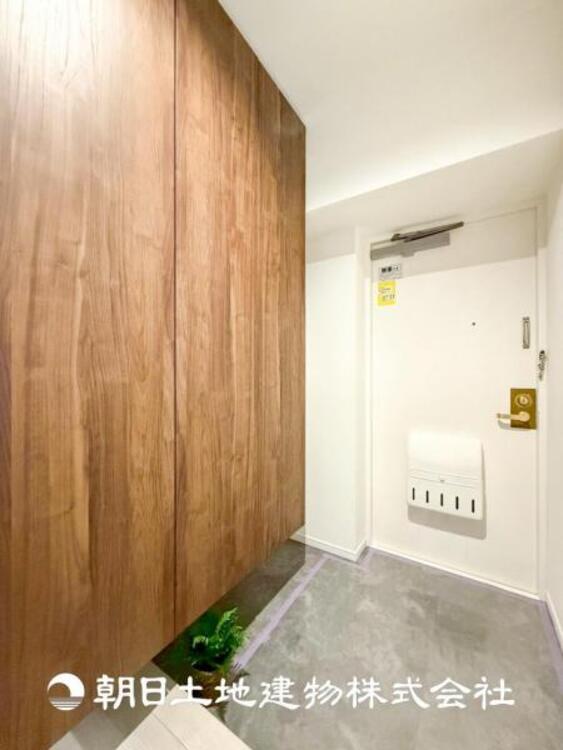 その他 【玄関】大切な家族、お客様をお迎えする玄関は住宅の入口。仕事が終わって疲れた日でも、あなたを受け入れてくれます。