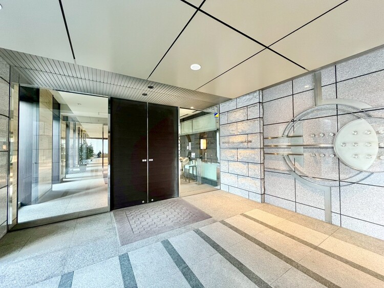 その他 上質感漂う玄関アプローチです。