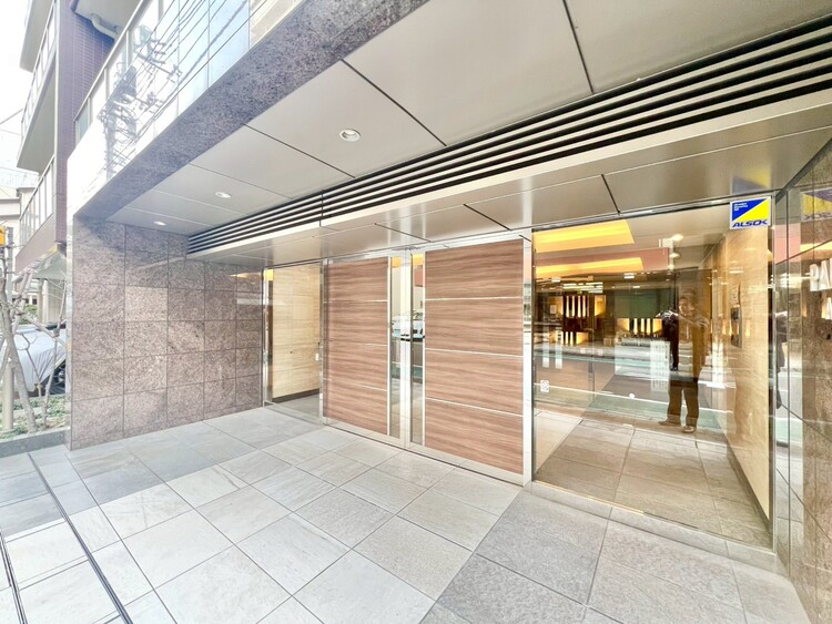 その他 上質感漂う玄関アプローチです。