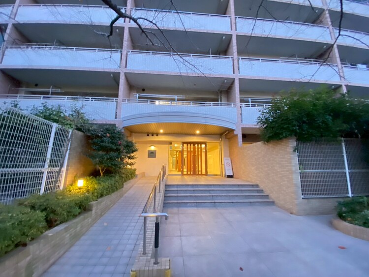 その他 上質感漂う玄関アプローチです。