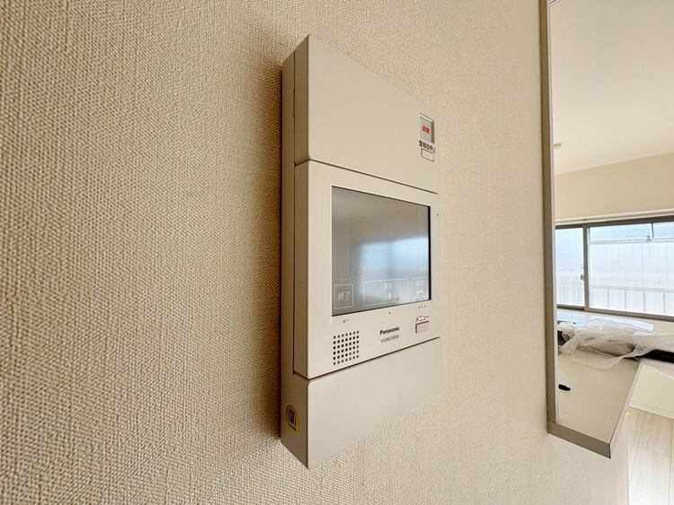 その他 誰が来てもわかる様にモニター付きインターホンを設置。
