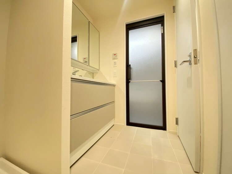 その他 十分な広さの脱衣所。