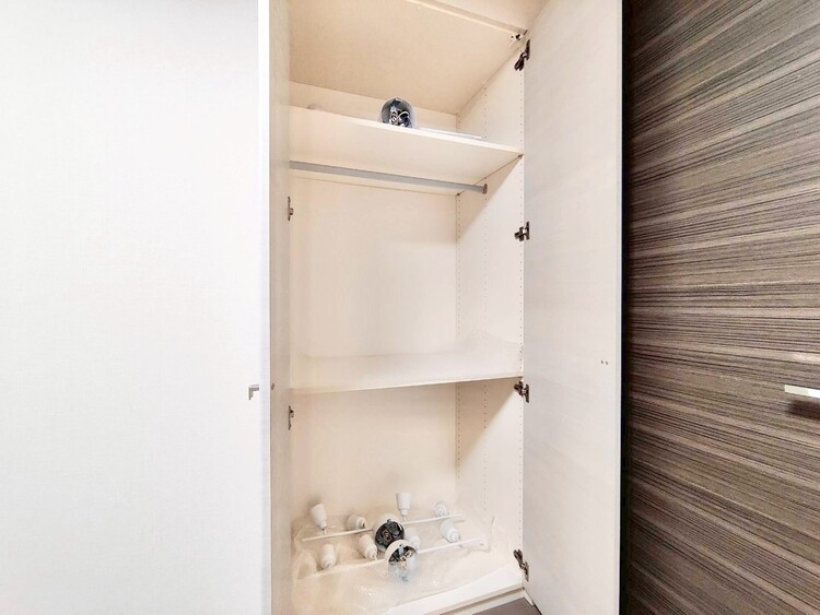 収納 家電やスーツケース、ストック品など何でも片付く嬉しい空間です。