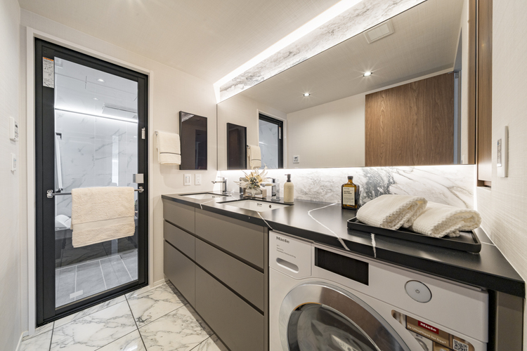 その他 清潔感を感じられる洗面化粧台。