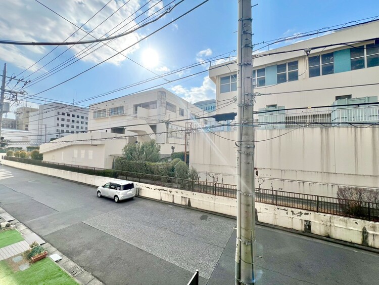 バルコニー 眺望や窓からの景色が良いと、家で過ごす時間も快適です。