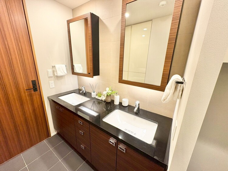 その他 清潔感を感じられる洗面化粧台。