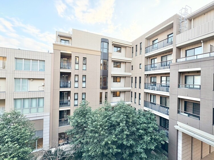 その他 眺望や窓からの景色が良いと、家で過ごす時間も快適です。