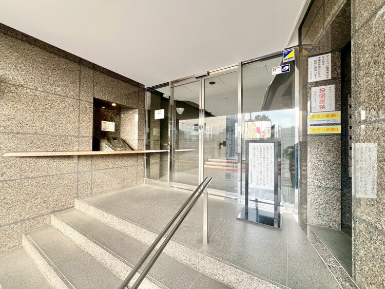 その他 上質感漂う玄関アプローチです。