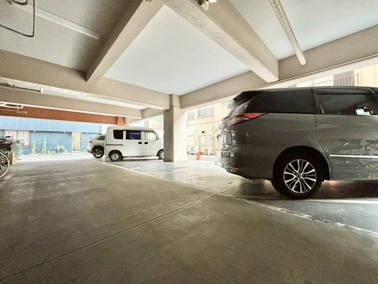 駐車場 駐車スペースが嬉しいですね。※空き状況は都度ご確認下さい。