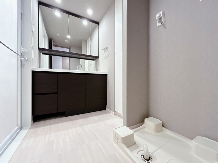 その他 十分な広さの脱衣所。