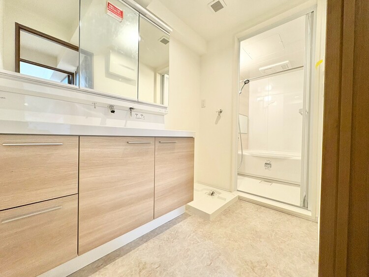 その他 十分な広さの脱衣所。