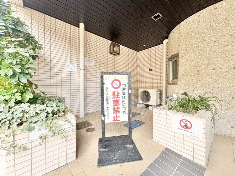 その他 上質感漂う玄関アプローチです。