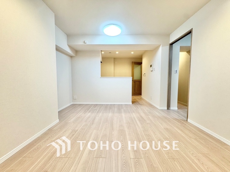 内装 【LIVING】◆眩い◆光が燦々と入り、家族の笑顔を照らす。「いつまでも続いて」と願う夢のような毎日がここにある。