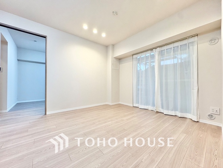 内装 【LIVING】◆扉を◆開くとこの景色。家族の”おかえり”の声が聞こえてきそう。