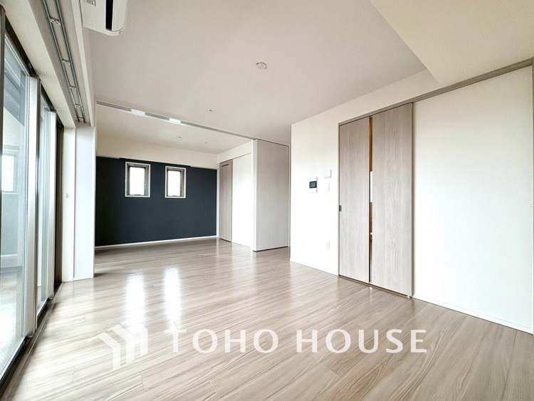 内装 【LIVING】◆眩い◆光が燦々と入り、家族の笑顔を照らす。「いつまでも続いて」と願う夢のような毎日がここにある。