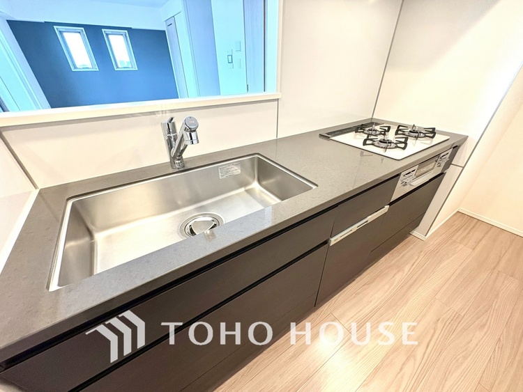 キッチン 【KITCHEN】◆ワクワク◆開放的で機能性も高いシステムキッチン。お子様は毎日のご飯にワクワク！