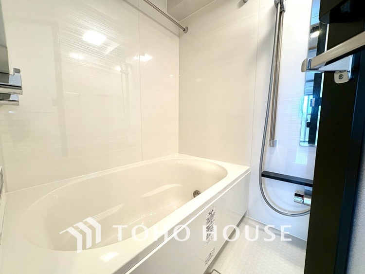 風呂 【BATHROOM】◆プライベートな空間◆simpleだからrelaxできるんです。こころもからだもキレイさっぱり。