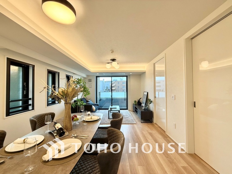 内装 【LIVING】◆陽光◆が差し込む。この開放的なLDKに家族の笑顔が集う。家族が一緒に過ごす空間は明るく、そして居心地よく。