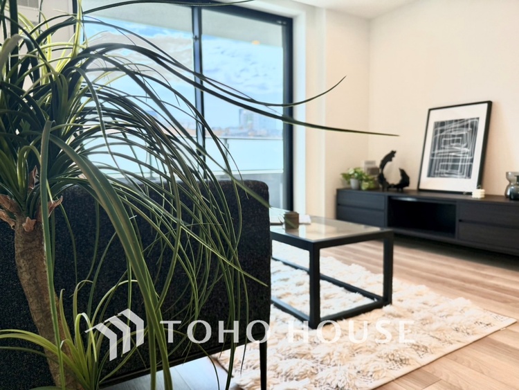 内装 【LIVING】◆扉を◆開くとこの景色。家族の”おかえり”の声が聞こえてきそう。