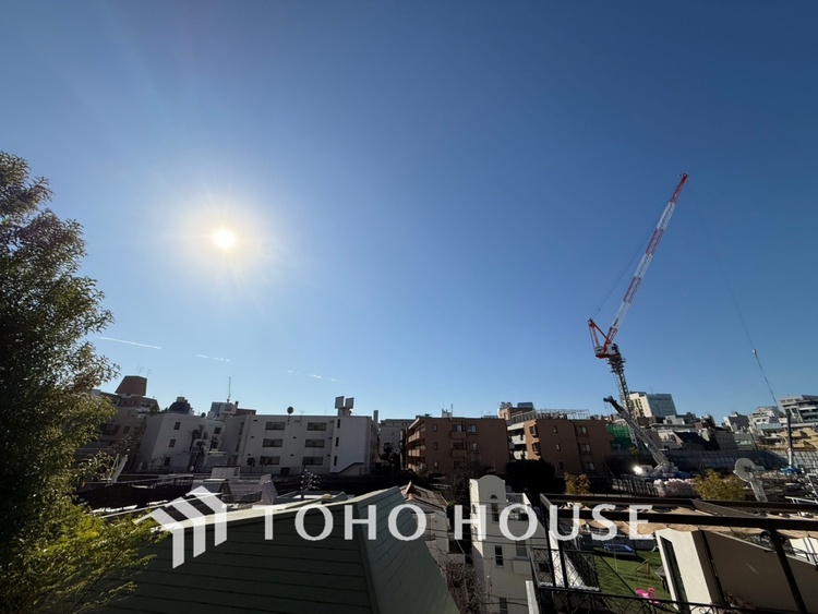 その他 【BALCONY】◆BLUE SKY◆自然の心地よさに包まれる。大開口の外に広がるのは爽やかな青空。