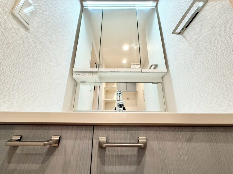 洗面 清潔感を感じられる洗面化粧台。