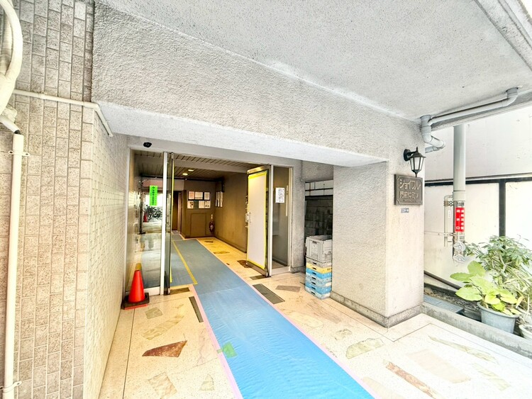 エントランス 上質感漂う玄関アプローチです。