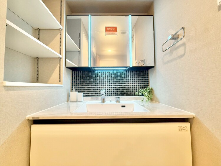 その他 清潔感を感じられる洗面化粧台。