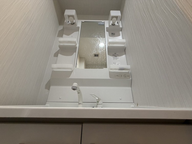 その他 清潔感を感じられる洗面化粧台。