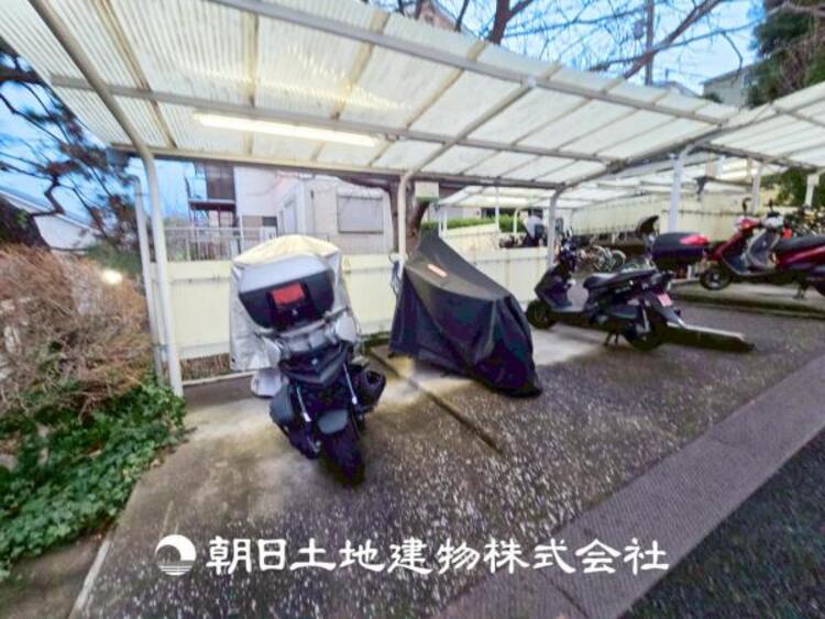 その他 【バイク置き場】屋根付きの敷地内駐車スペース。