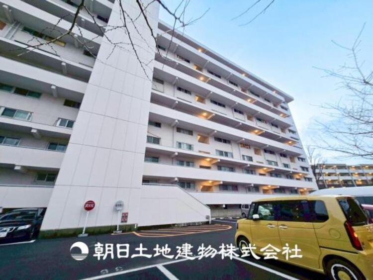 外観 【外観写真】太陽に愛された家。陽当り・通風に優れた魅力的で快適さを追求した住宅です。ここに住むからこそ意味がある。そんな特別感に浸りながら、毎日をお過ごし下さい。