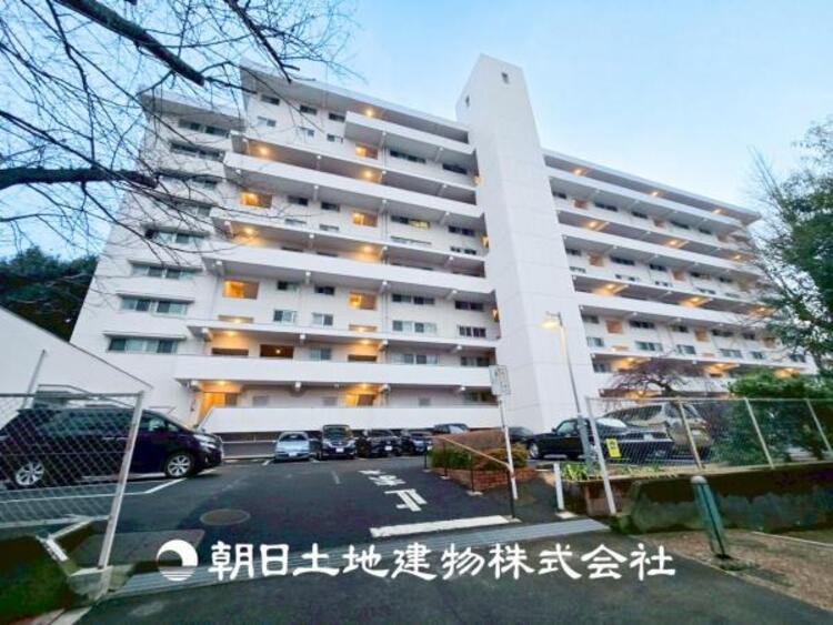 外観 【外観写真】当たり前の日常に、この開放感ある眺望と共に閑静な住宅街の季節感を演出する四季折々の変化を楽しめる心地よい場所となります。