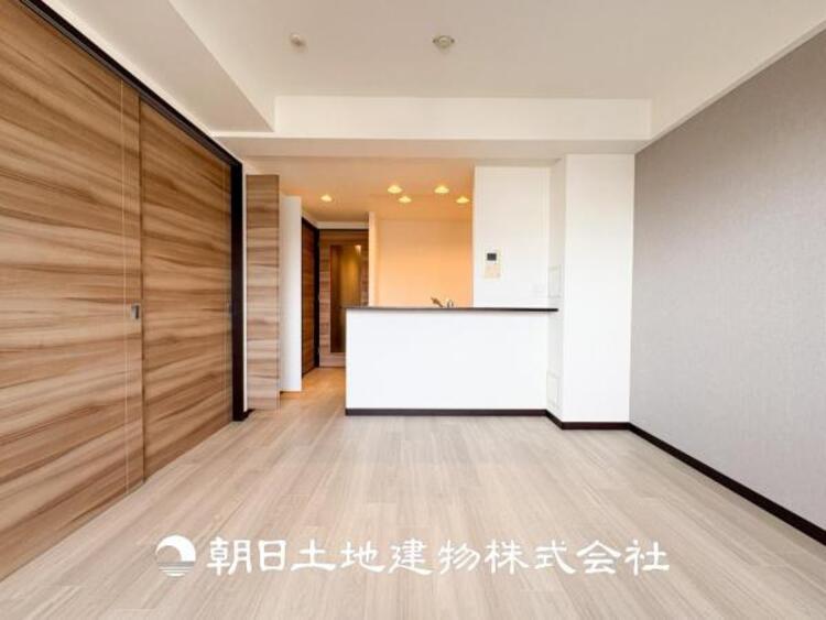 居間 家族や友人との時間など、１番多くの時間を過ごす空間だからこそ落ち着いた空間になります。